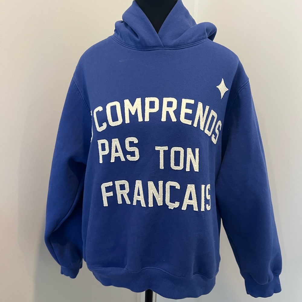 Que Blue Pullover Hoodie with Light Blue Tag